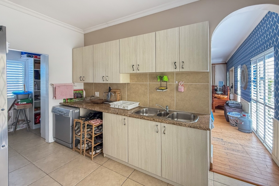 5 Bedroom Property for Sale in Plattekloof Western Cape